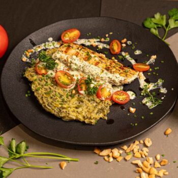 PEIXE ASSADO COM PURÊ DE BANANA DA TERRA E COUVE - 350 GRAMAS